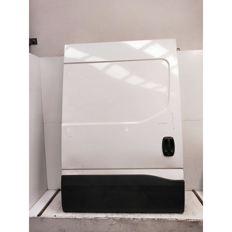 Recambio de puerta lateral corredera derecha para iveco daily furgón referencia OEM IAM  VER FOTOS CIEGA 5P