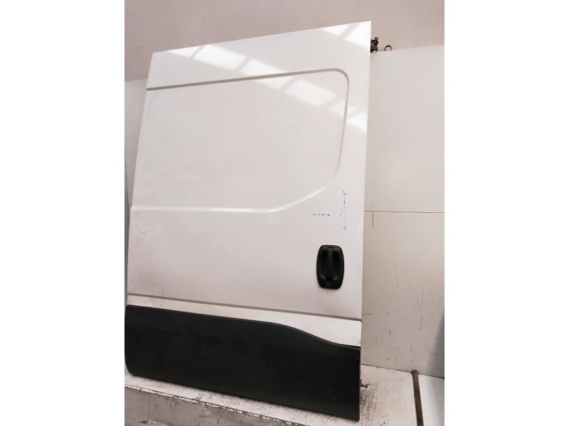 Recambio de puerta lateral corredera derecha para iveco daily furgón referencia OEM IAM  VER FOTOS CIEGA 5P