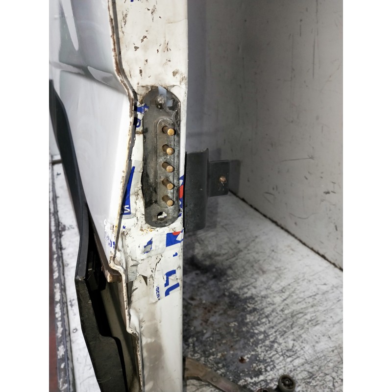 Recambio de puerta lateral corredera derecha para iveco daily furgón referencia OEM IAM  VER FOTOS CIEGA 5P