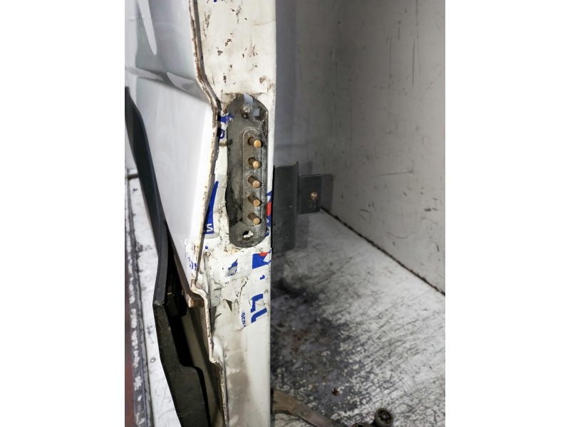Recambio de puerta lateral corredera derecha para iveco daily furgón referencia OEM IAM  VER FOTOS CIEGA 5P