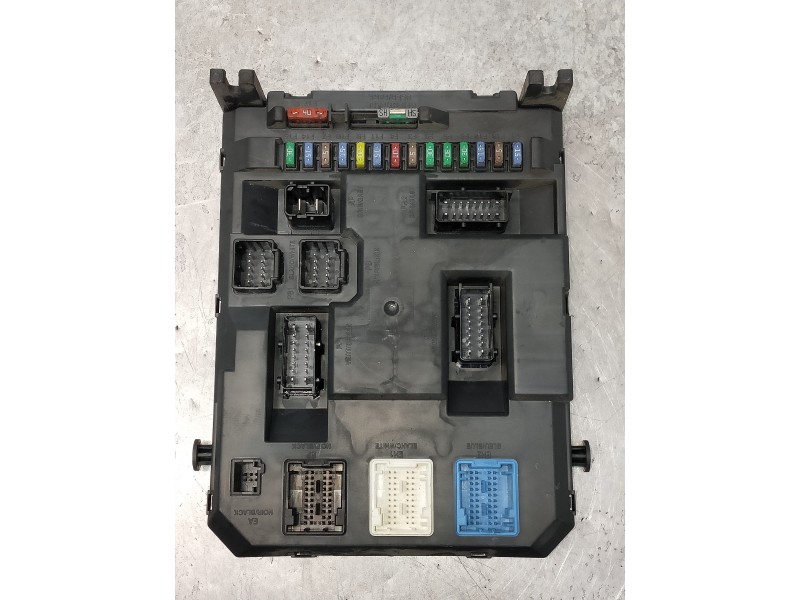 Recambio de caja reles / fusibles para peugeot 207 1.4 hdi referencia OEM IAM 9666951980 22661F01 