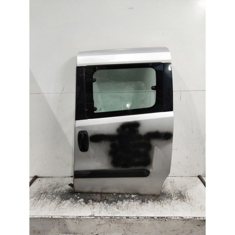 Recambio de puerta lateral corredera izquierda para opel combo d referencia OEM IAM ACRISTALADA VER FOTOS 6P