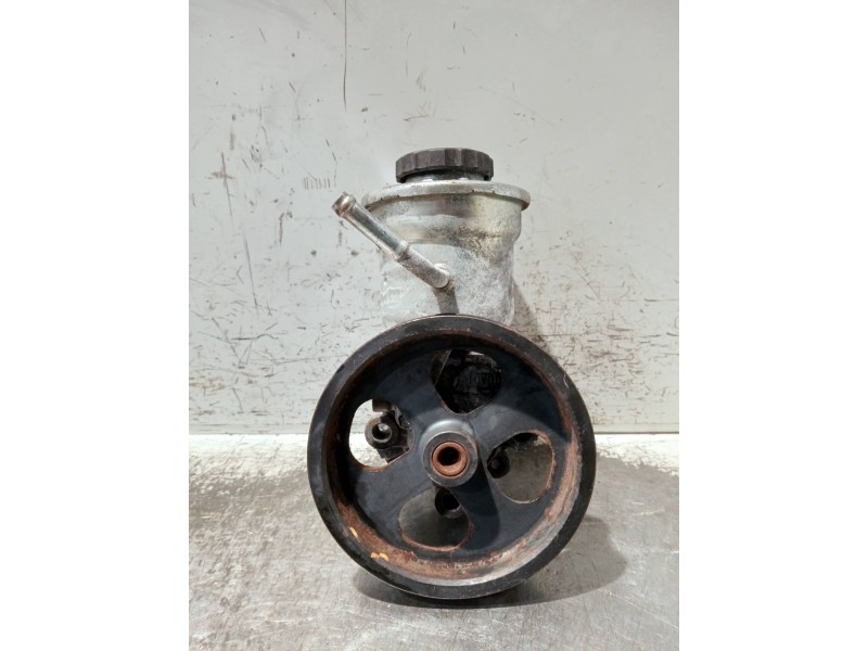 Recambio de bomba direccion para toyota avensis berlina (t25) referencia OEM IAM   