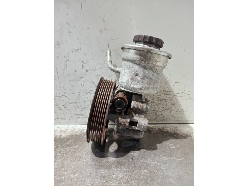 Recambio de bomba direccion para toyota avensis berlina (t25) referencia OEM IAM   