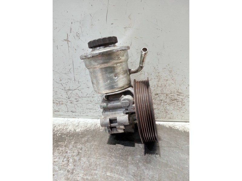 Recambio de bomba direccion para toyota avensis berlina (t25) referencia OEM IAM   