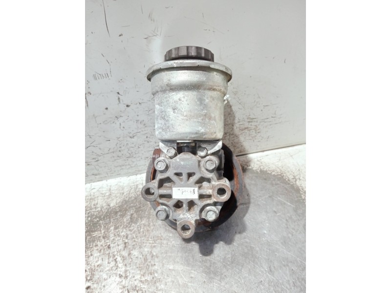 Recambio de bomba direccion para toyota avensis berlina (t25) referencia OEM IAM   