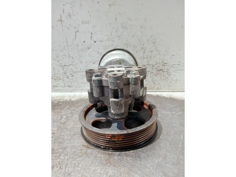 Recambio de bomba direccion para toyota avensis berlina (t25) referencia OEM IAM   