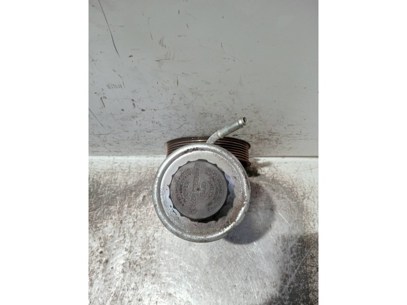 Recambio de bomba direccion para toyota avensis berlina (t25) referencia OEM IAM   