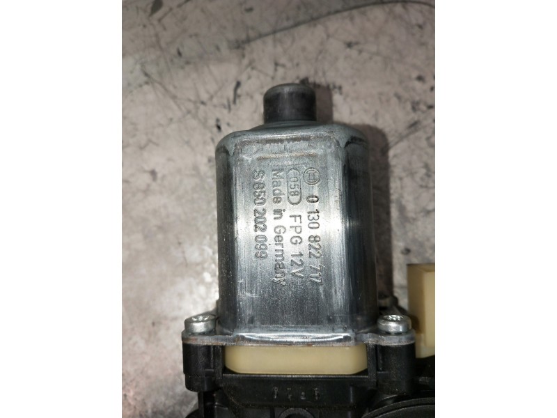 Recambio de elevalunas delantero izquierdo para seat leon sc (5f5) referencia OEM IAM 0130822717 S850202099 5Q0959801B 3P