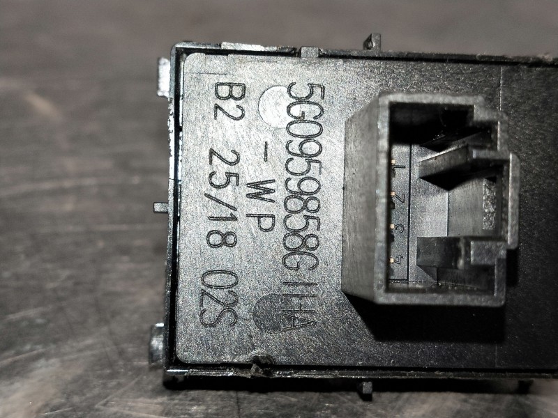 Recambio de mando elevalunas delantero izquierdo para seat leon sc (5f5) referencia OEM IAM 5Q095985G  3P