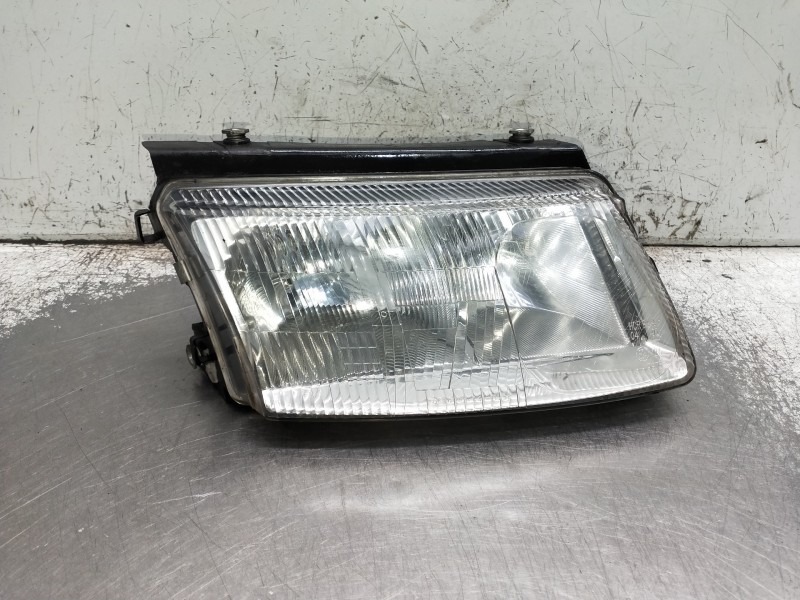 Recambio de faro derecho para volkswagen passat berlina (3b2) referencia OEM IAM   