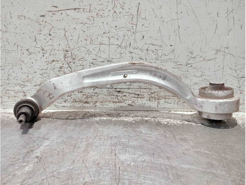 Recambio de brazo suspension inferior delantero izquierdo para audi a4 avant (8e) referencia OEM IAM 8E0407693AA  