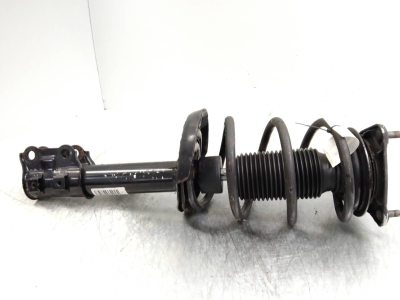 Recambio de amortiguador delantero derecho para hyundai i30 1.6 crdi cat referencia OEM IAM 546602R450  
