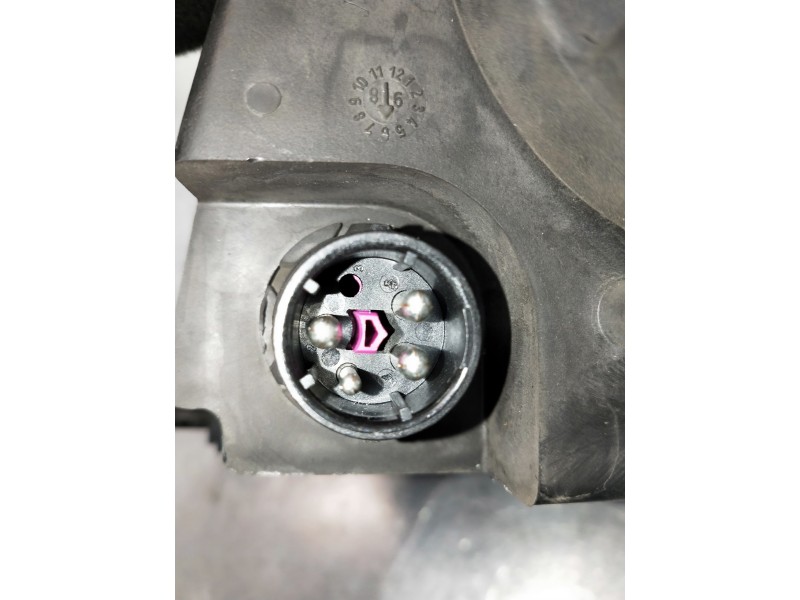 Recambio de faro derecho para volkswagen passat berlina (3b2) trendline syncro / 4motion referencia OEM IAM   