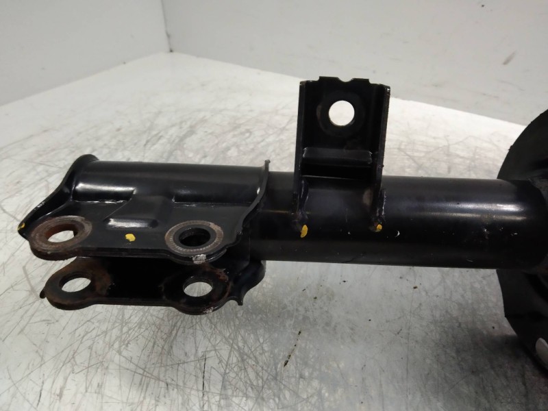 Recambio de amortiguador delantero derecho para hyundai i30 1.6 crdi cat referencia OEM IAM 546602R450  