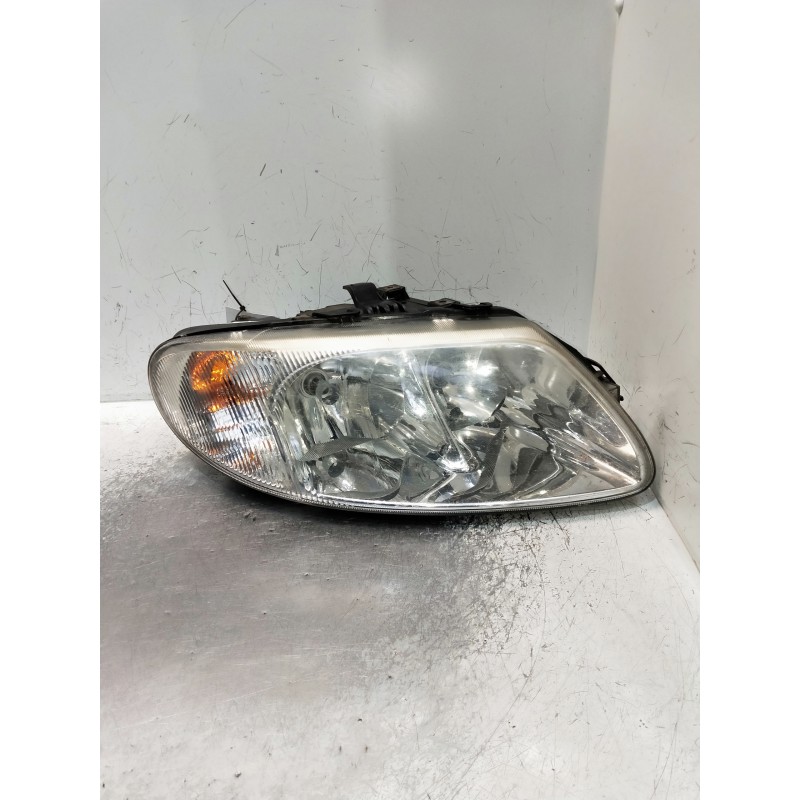 Recambio de faro derecho para chrysler voyager (rg) 3.3 grand voyager limited awd referencia OEM IAM 04857702ABD 5870200000 