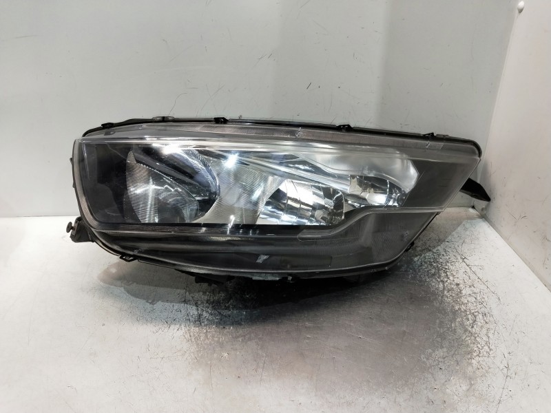 Recambio de faro izquierdo para iveco daily furgón referencia OEM IAM   