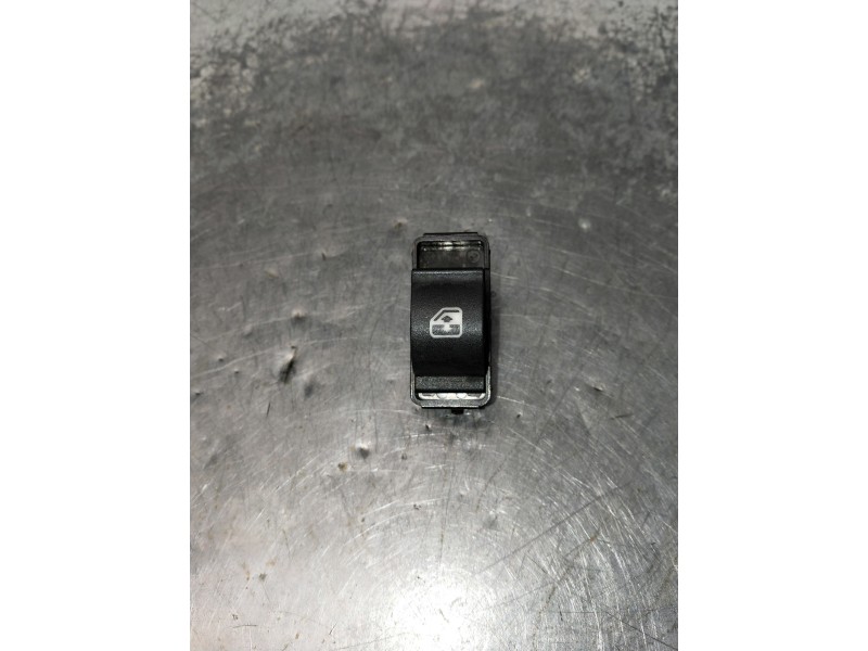 Recambio de mando elevalunas delantero derecho para iveco daily furgón referencia OEM IAM   5P