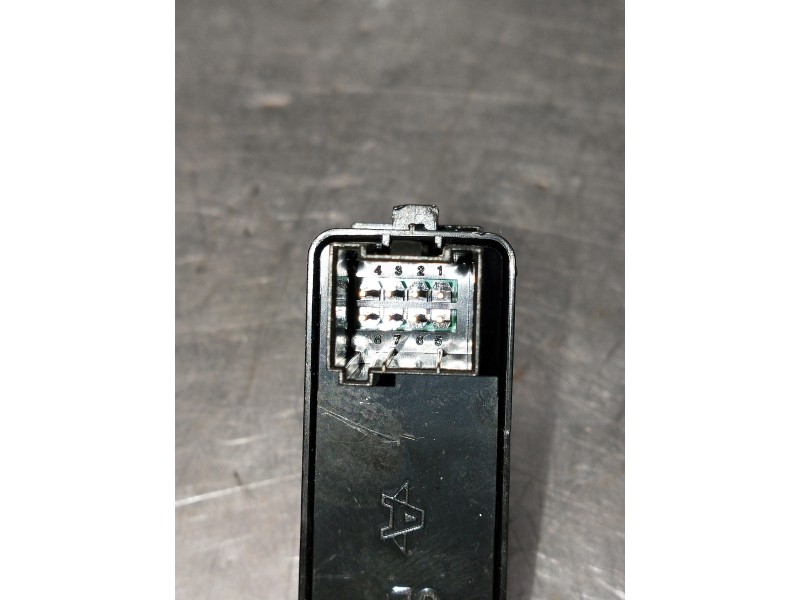 Recambio de mando elevalunas delantero derecho para iveco daily furgón referencia OEM IAM   5P