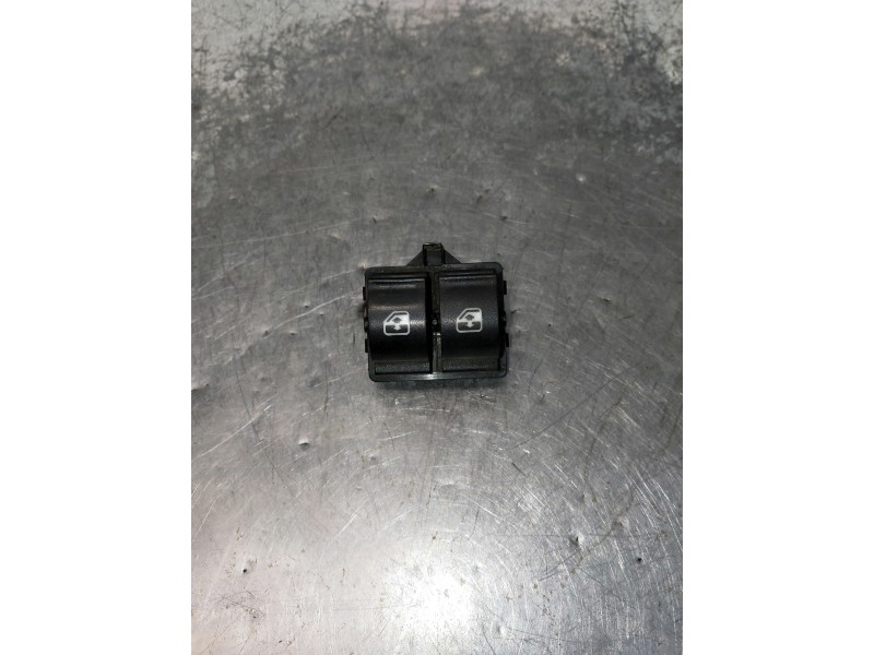 Recambio de mando elevalunas delantero izquierdo para iveco daily furgón referencia OEM IAM   5P