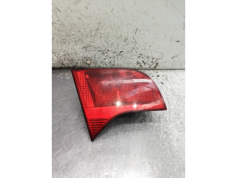 Recambio de piloto trasero izquierdo interior para audi a4 avant (8e) referencia OEM IAM 8E9945093  