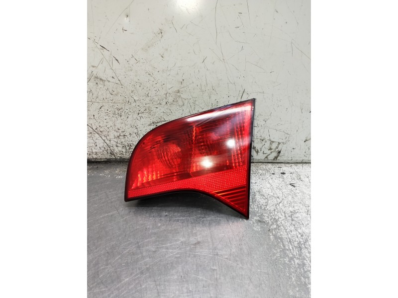 Recambio de piloto trasero derecho interior para audi a4 avant (8e) referencia OEM IAM 8E9945094  