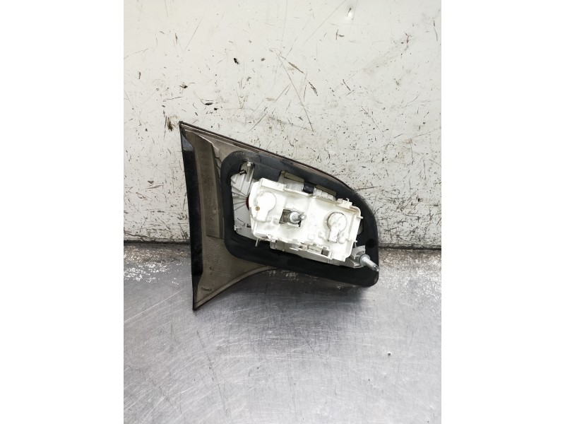 Recambio de piloto trasero derecho interior para audi a4 avant (8e) referencia OEM IAM 8E9945094  