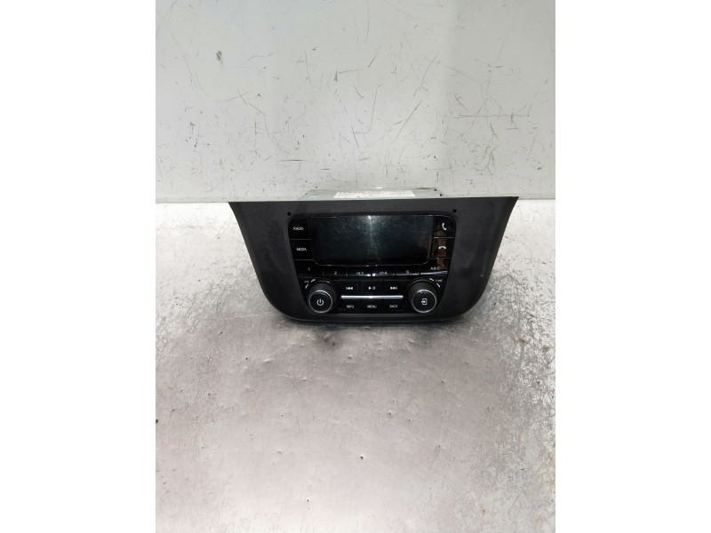 Recambio de sistema audio / radio cd para iveco daily furgón referencia OEM IAM 5802018765 28565194 