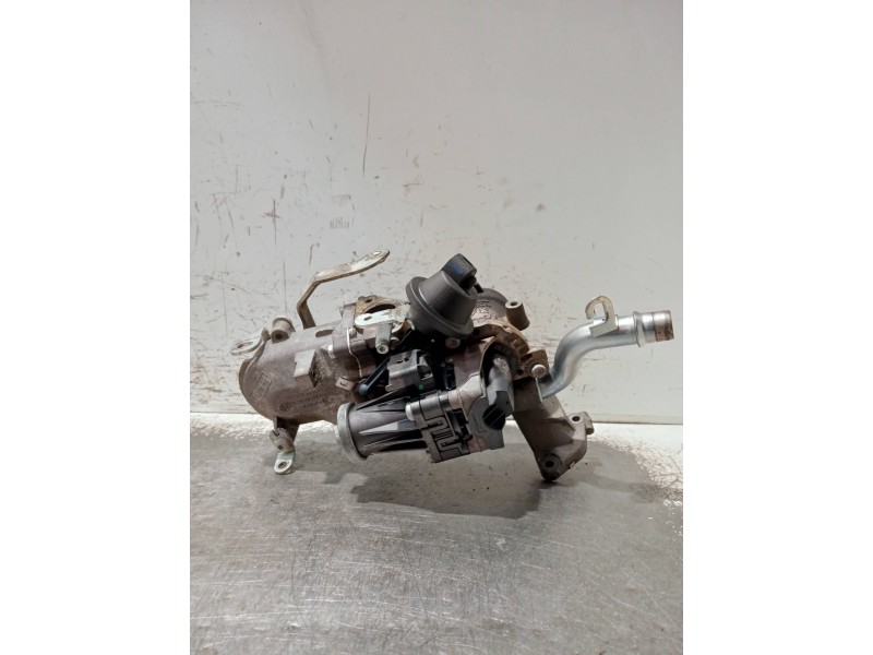 Recambio de valvula egr para peugeot 208 referencia OEM IAM 5923040 702209140 5056390800