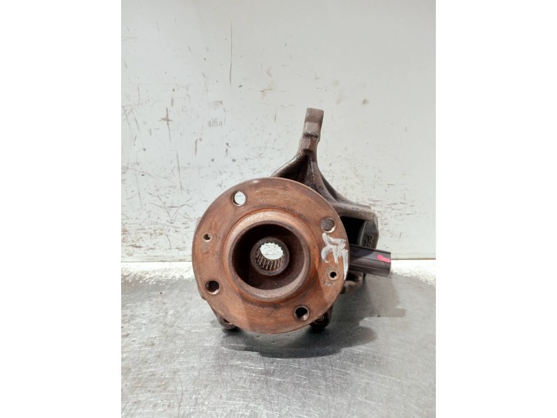 Recambio de mangueta delantera derecha para peugeot 208 referencia OEM IAM   