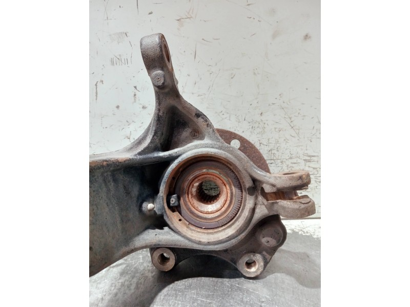 Recambio de mangueta delantera derecha para peugeot 208 referencia OEM IAM   