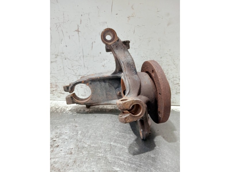 Recambio de mangueta delantera derecha para peugeot 208 referencia OEM IAM   