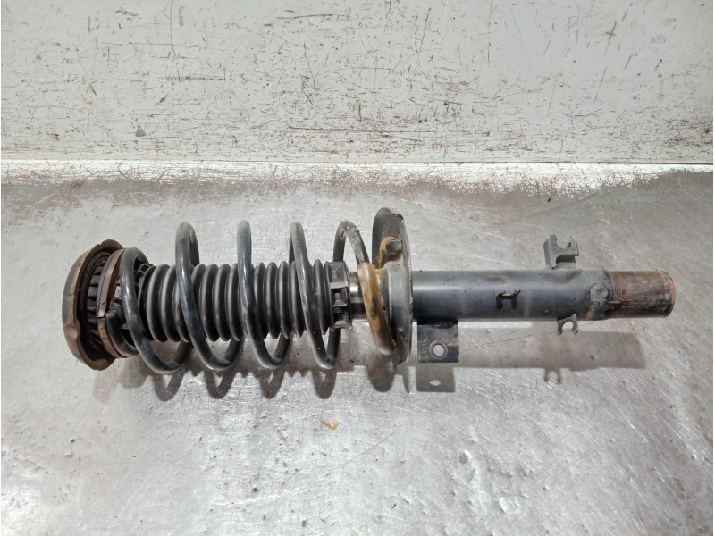 Recambio de amortiguador delantero derecho para peugeot 208 referencia OEM IAM 824902008450 315875 30N36A