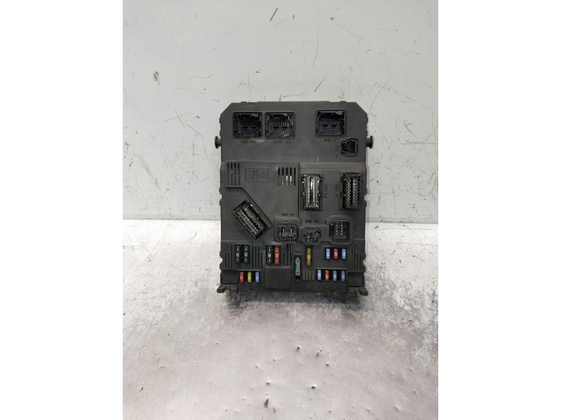 Recambio de caja reles / fusibles para peugeot 206 berlina referencia OEM IAM S118085220 9653667680 