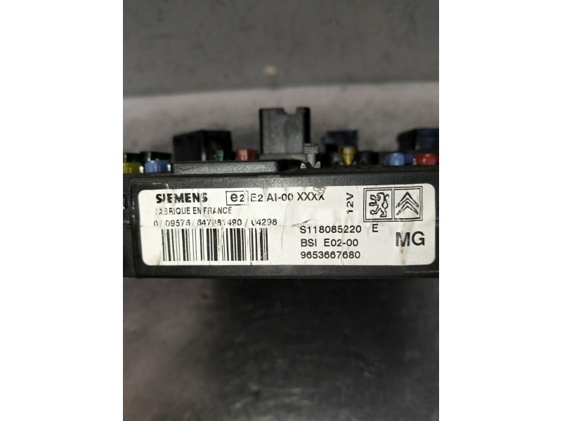 Recambio de caja reles / fusibles para peugeot 206 berlina referencia OEM IAM S118085220 9653667680 