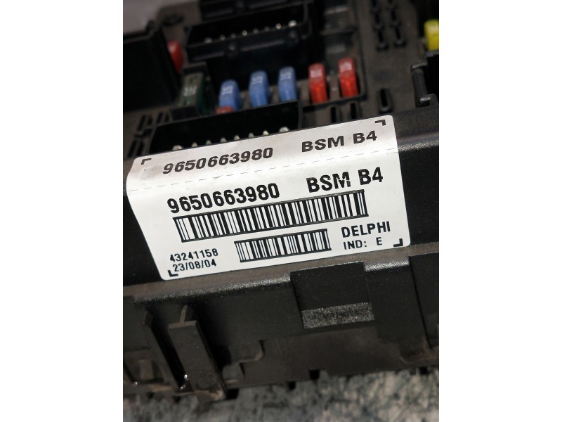Recambio de caja reles / fusibles para peugeot 206 berlina referencia OEM IAM 9650663980 43241158 