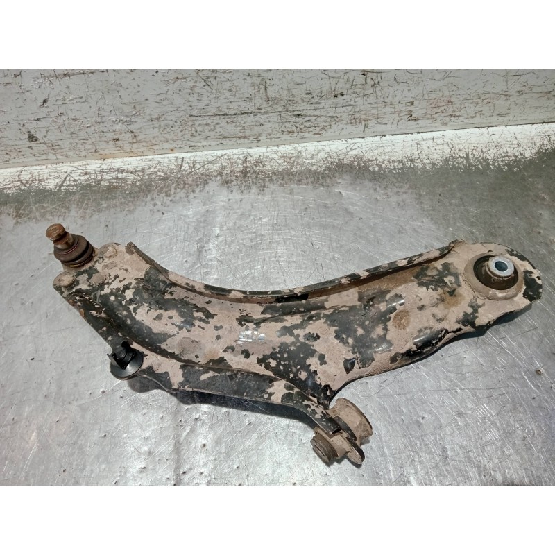 Recambio de brazo suspension inferior delantero derecho para renault kangoo referencia OEM IAM 8200586567  