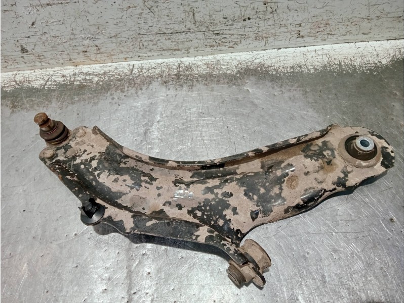 Recambio de brazo suspension inferior delantero derecho para renault kangoo referencia OEM IAM 8200586567  