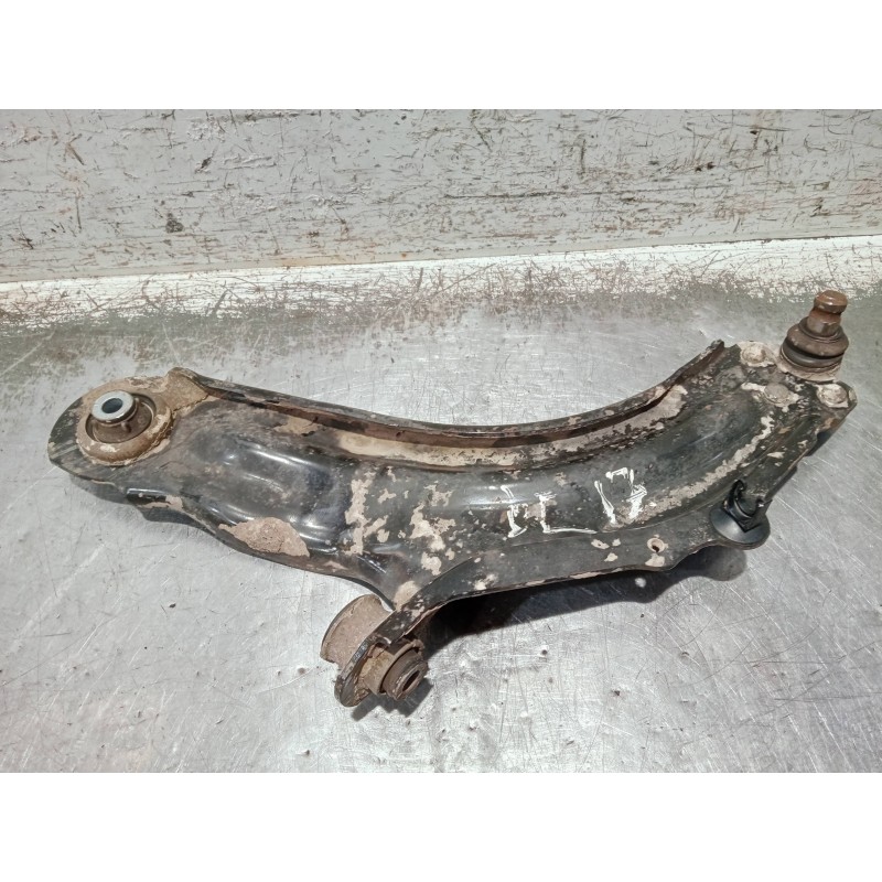 Recambio de brazo suspension inferior delantero izquierdo para renault kangoo referencia OEM IAM 8200586561  