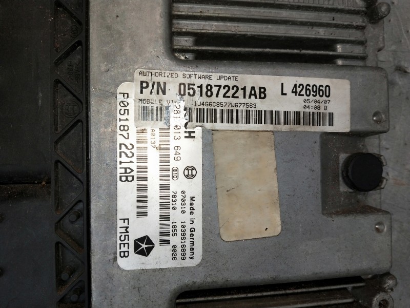 Recambio de centralita motor uce para jeep cherokee (kj) referencia OEM IAM 0281013649 P05187221AB L426960