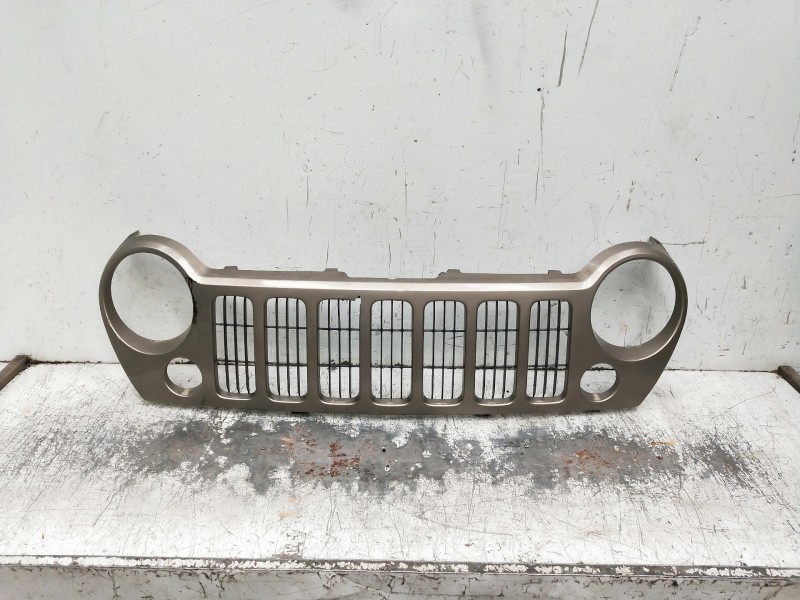 Recambio de rejilla delantera para jeep cherokee (kj) referencia OEM IAM  VER FOTOS 