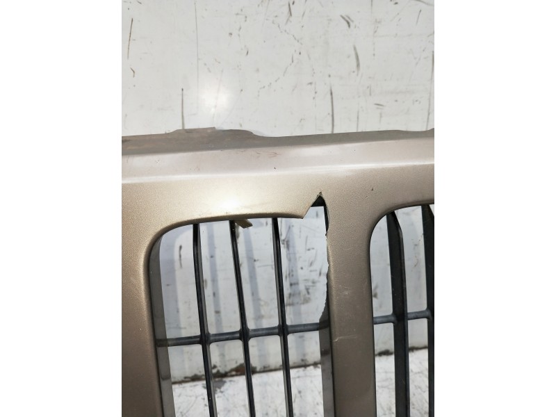 Recambio de rejilla delantera para jeep cherokee (kj) referencia OEM IAM  VER FOTOS 
