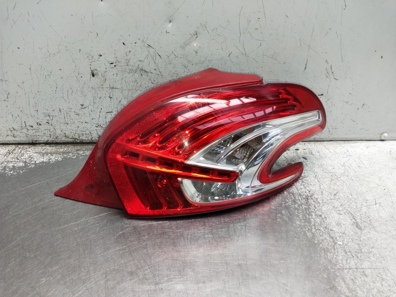 Recambio de piloto trasero derecho para peugeot 208 referencia OEM IAM   