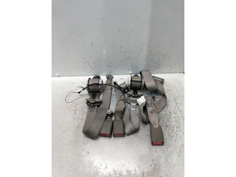 Recambio de juego cinturones delantero para nissan cabstar 09.06 referencia OEM IAM   2P