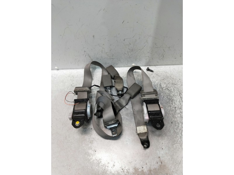 Recambio de juego cinturones delantero para nissan cabstar 09.06 referencia OEM IAM   2P