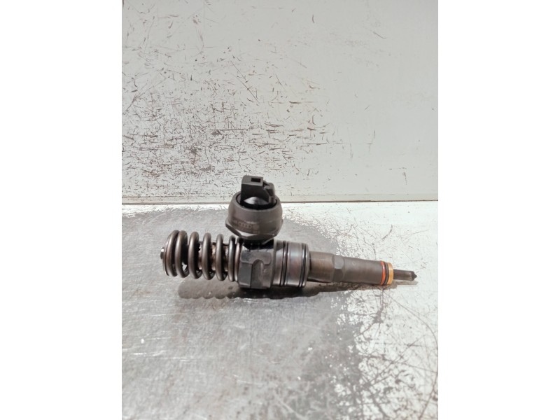 Recambio de inyector para volkswagen caddy ka/kb (2k) referencia OEM IAM 038130073AP 0414720221 BOSCH