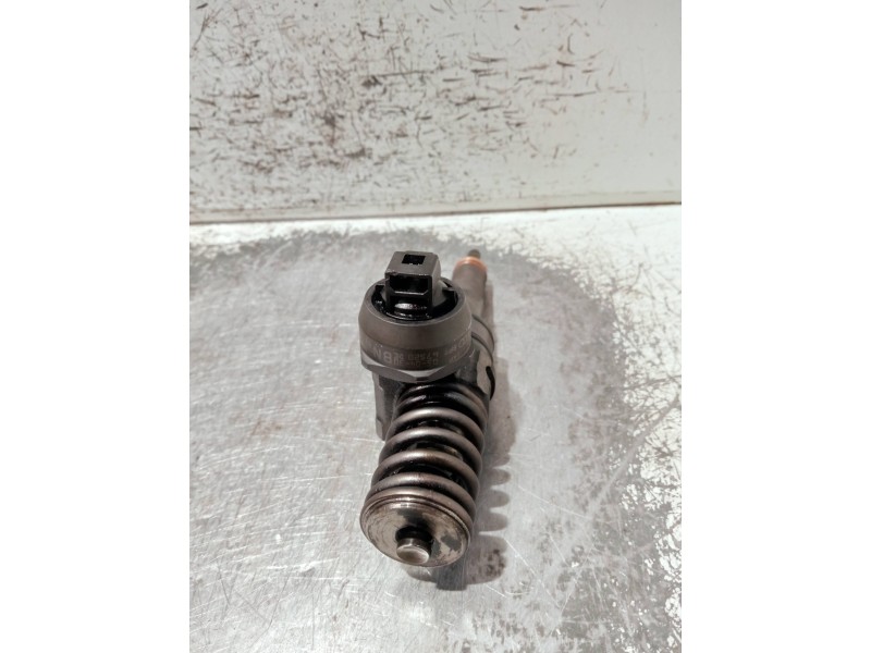 Recambio de inyector para volkswagen caddy ka/kb (2k) referencia OEM IAM 038130073AP 0414720221 BOSCH
