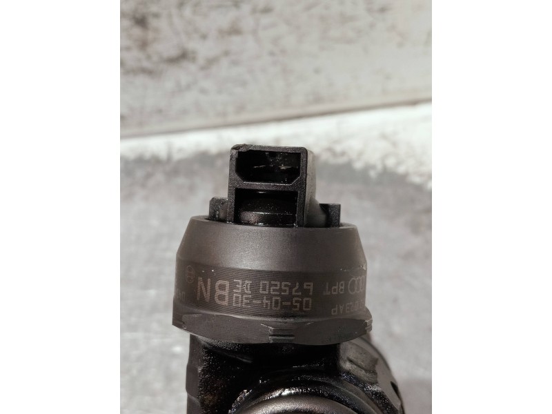 Recambio de inyector para volkswagen caddy ka/kb (2k) referencia OEM IAM 038130073AP 0414720221 BOSCH