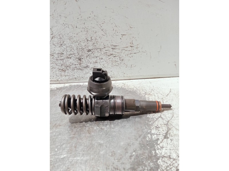 Recambio de inyector para volkswagen caddy ka/kb (2k) referencia OEM IAM 038130073AP 0414720221 BOSCH