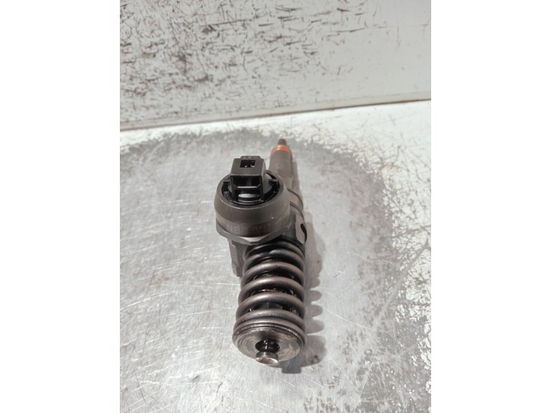 Recambio de inyector para volkswagen caddy ka/kb (2k) referencia OEM IAM 038130073AP 0414720221 BOSCH